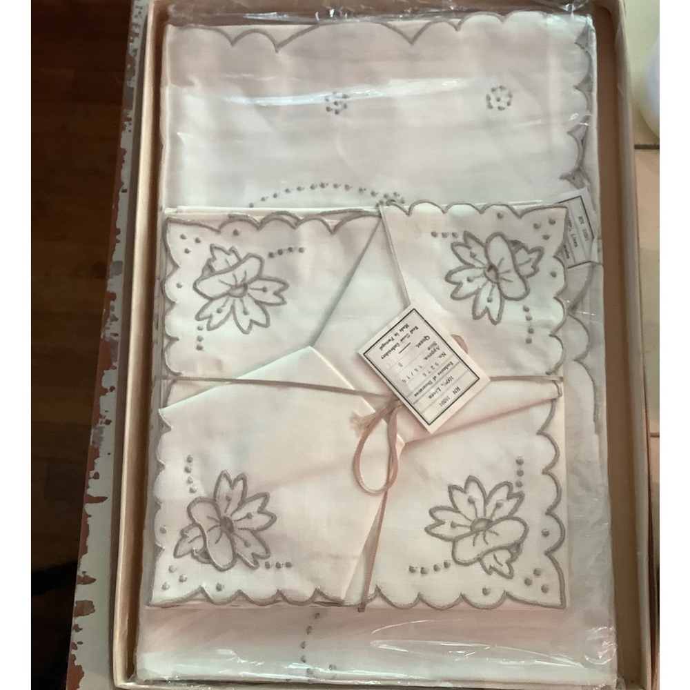 NOS Antique Hand Embroidered Table Linens Table Cloth + 8 Napkins Cream Brown